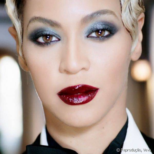 Beyoncé acaba de liberar o clipe da música Haunted em seu canal do Vevo e aparece nas imagens com uma make poderosa